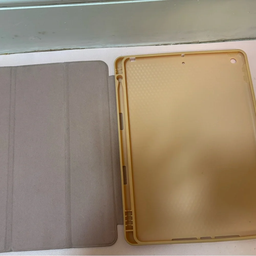 Fintie SlimShell Case for iPad 9th / 8th / 7th Generation